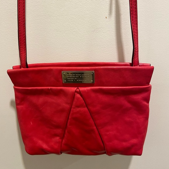 Red leather Marc jacobs cross over bag - Picture 2 of 5